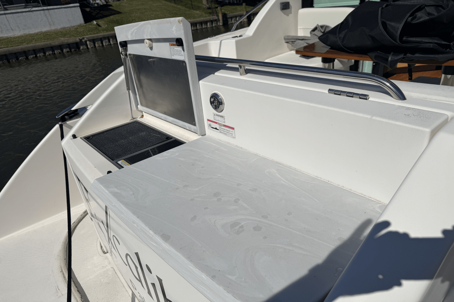 Slide: The Image of Tiara Yachts 39 COUPE 2019 - 33