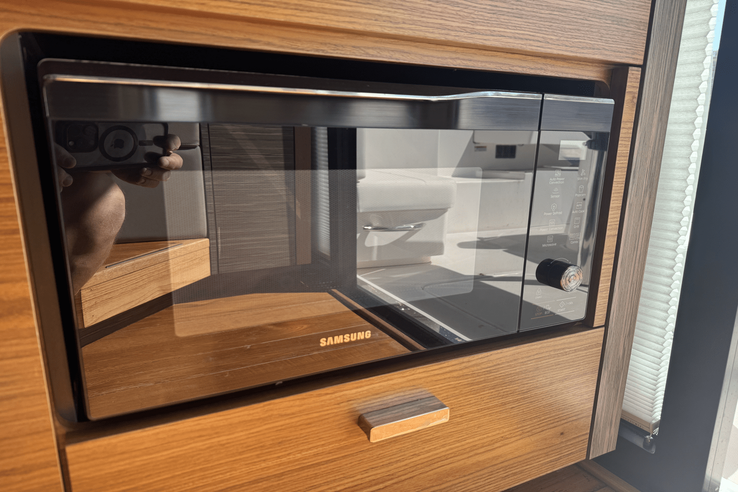 Slide: The Image of Tiara Yachts 39 COUPE 2019 - 37