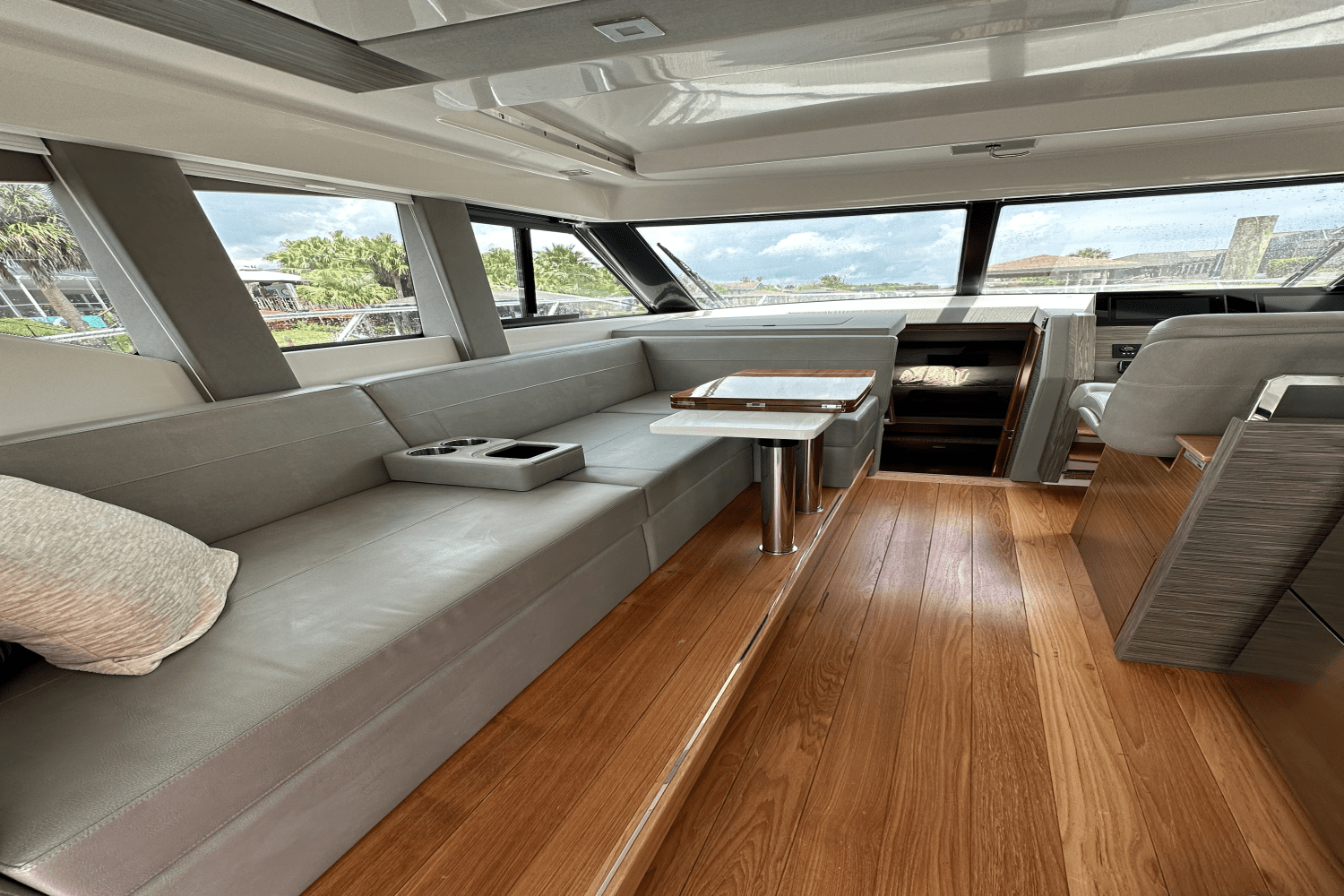 Slide: The Image of Tiara Yachts 39 COUPE 2019 - 43
