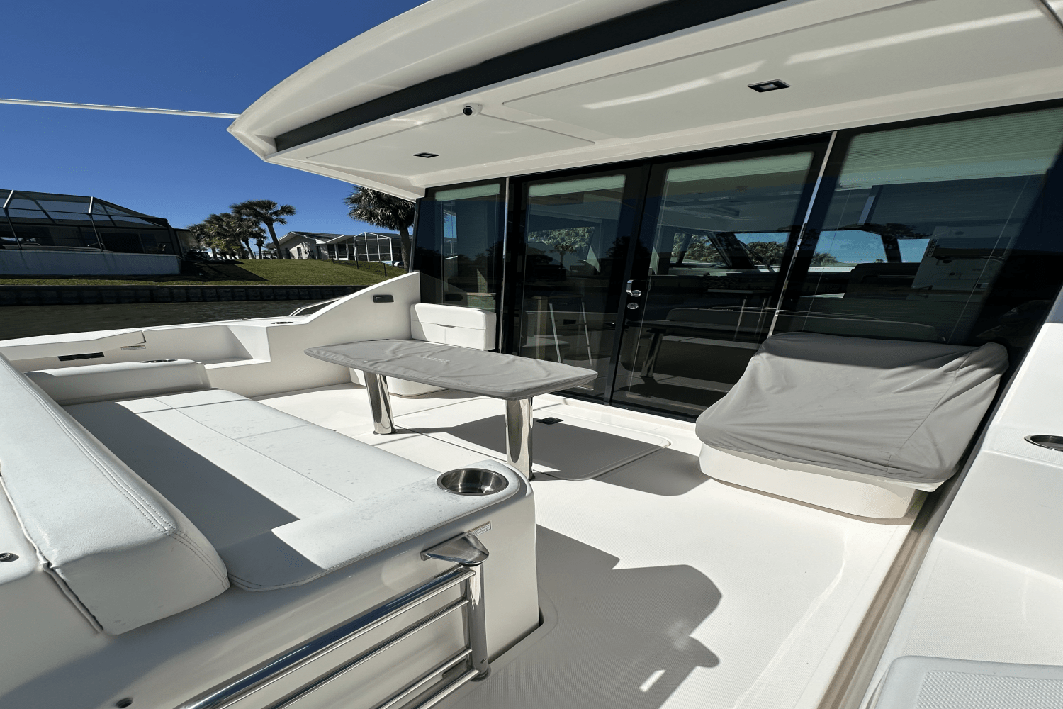 Slide: The Image of Tiara Yachts 39 COUPE 2019 - 5