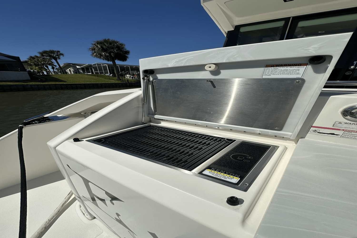 Slide: The Image of Tiara Yachts 39 COUPE 2019 - 7