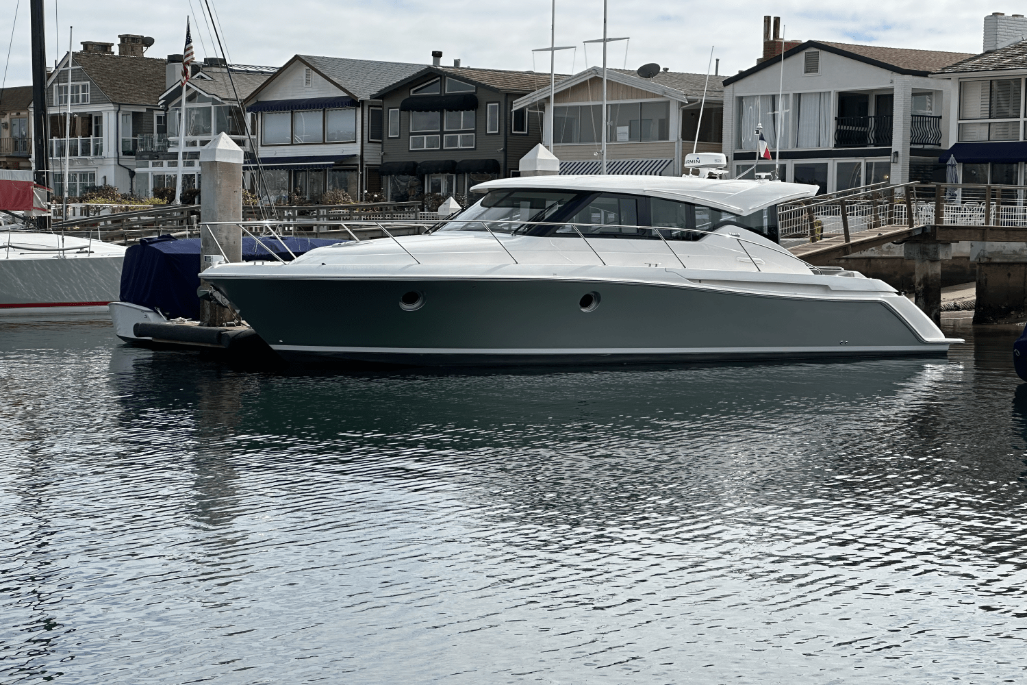 Slide: The Image of Tiara Yachts 39 COUPE 2020 - 0