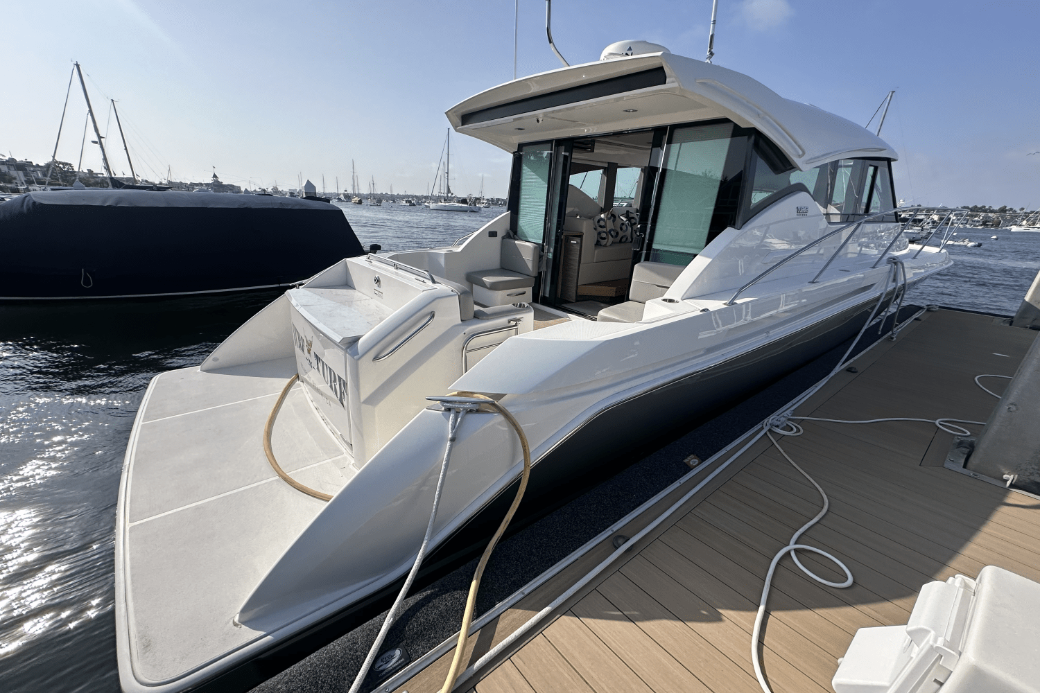 Slide: The Image of Tiara Yachts 39 COUPE 2020 - 10