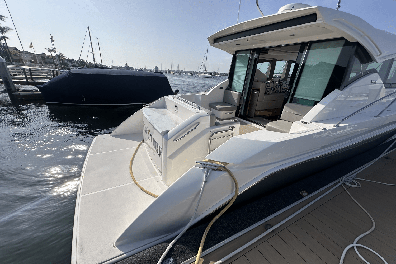 Slide: The Image of Tiara Yachts 39 COUPE 2020 - 13