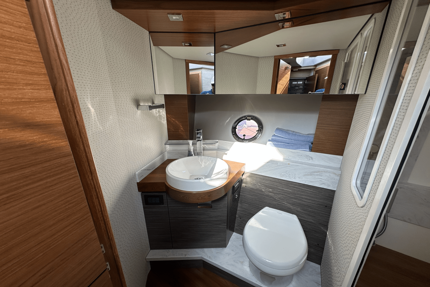 Slide: The Image of Tiara Yachts 39 COUPE 2020 - 14