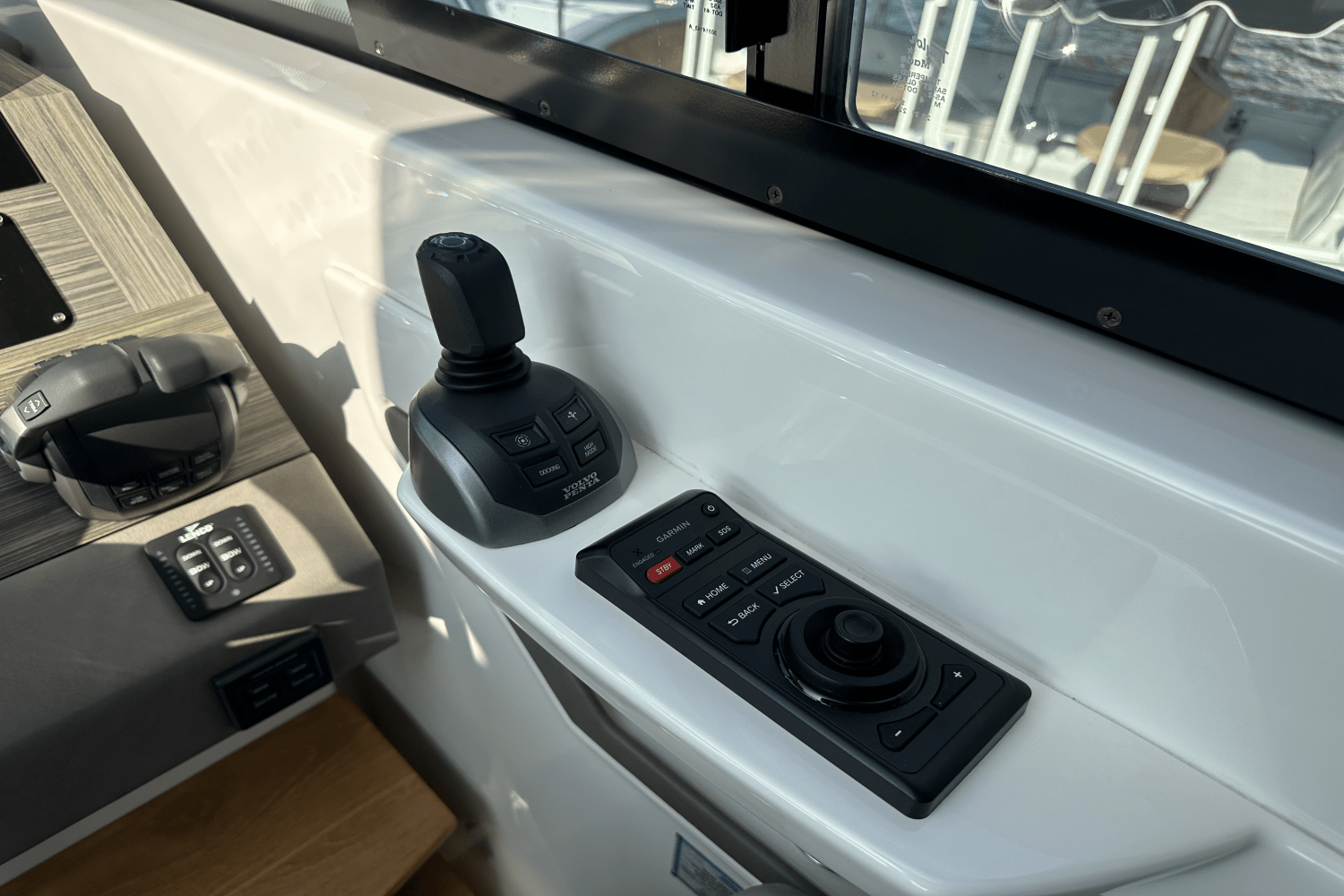 Slide: The Image of Tiara Yachts 39 COUPE 2020 - 2