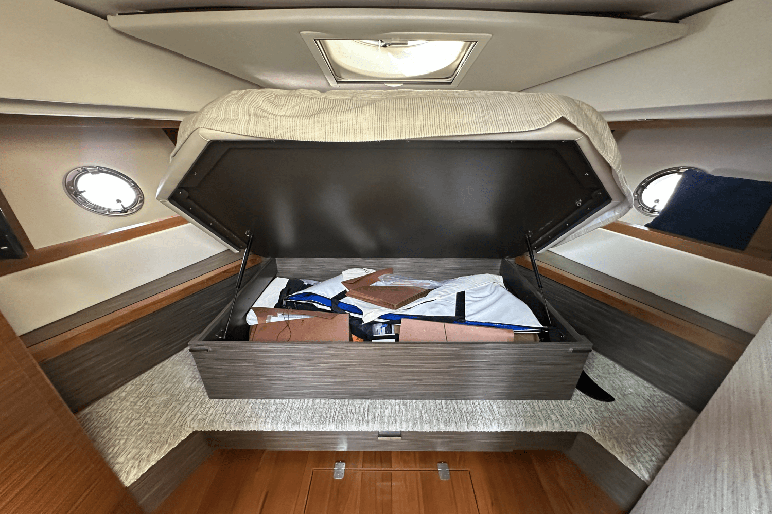 Slide: The Image of Tiara Yachts 39 COUPE 2020 - 20