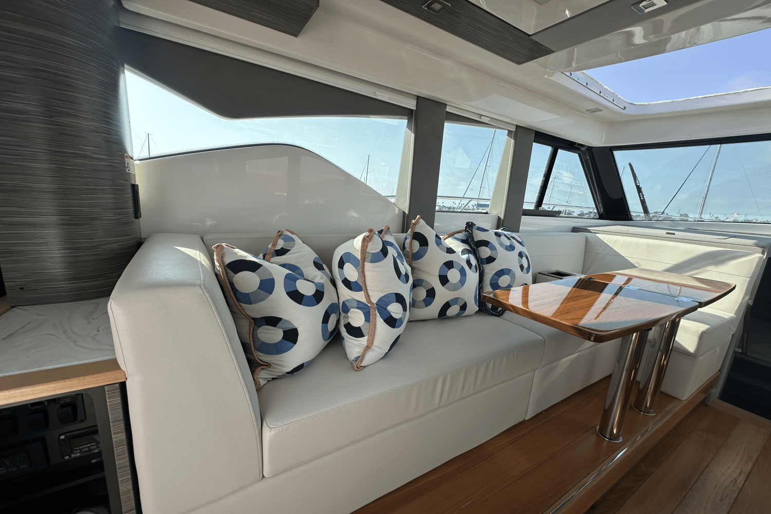 Slide: The Image of Tiara Yachts 39 COUPE 2020 - 25