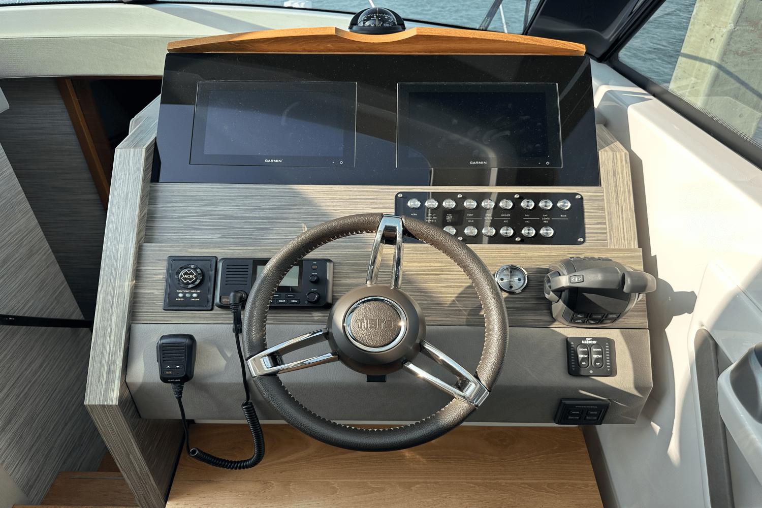 Slide: The Image of Tiara Yachts 39 COUPE 2020 - 3