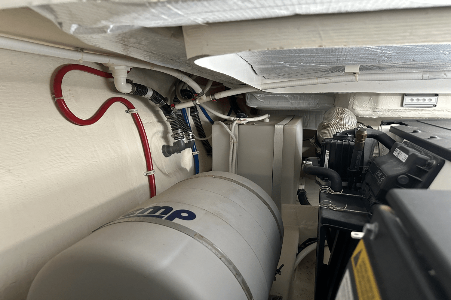 Slide: The Image of Tiara Yachts 39 COUPE 2020 - 31