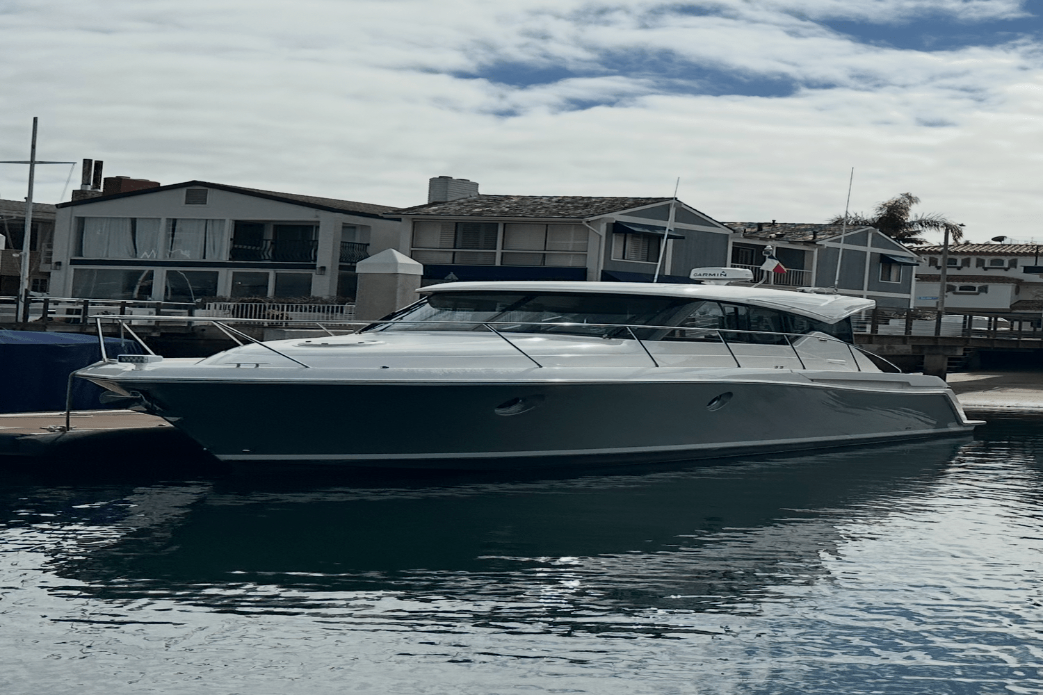 Slide: The Image of Tiara Yachts 39 COUPE 2020 - 36