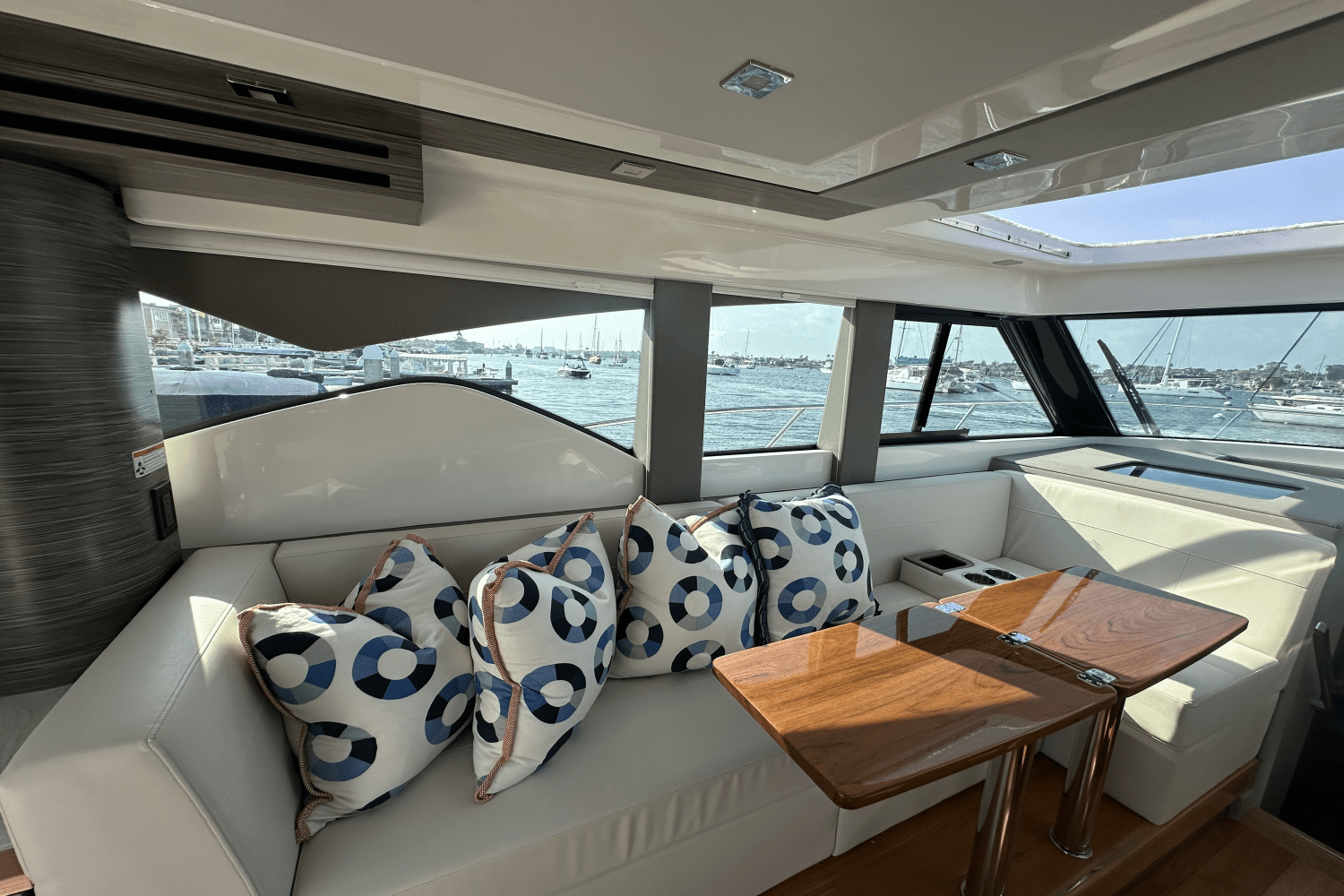 Slide: The Image of Tiara Yachts 39 COUPE 2020 - 4