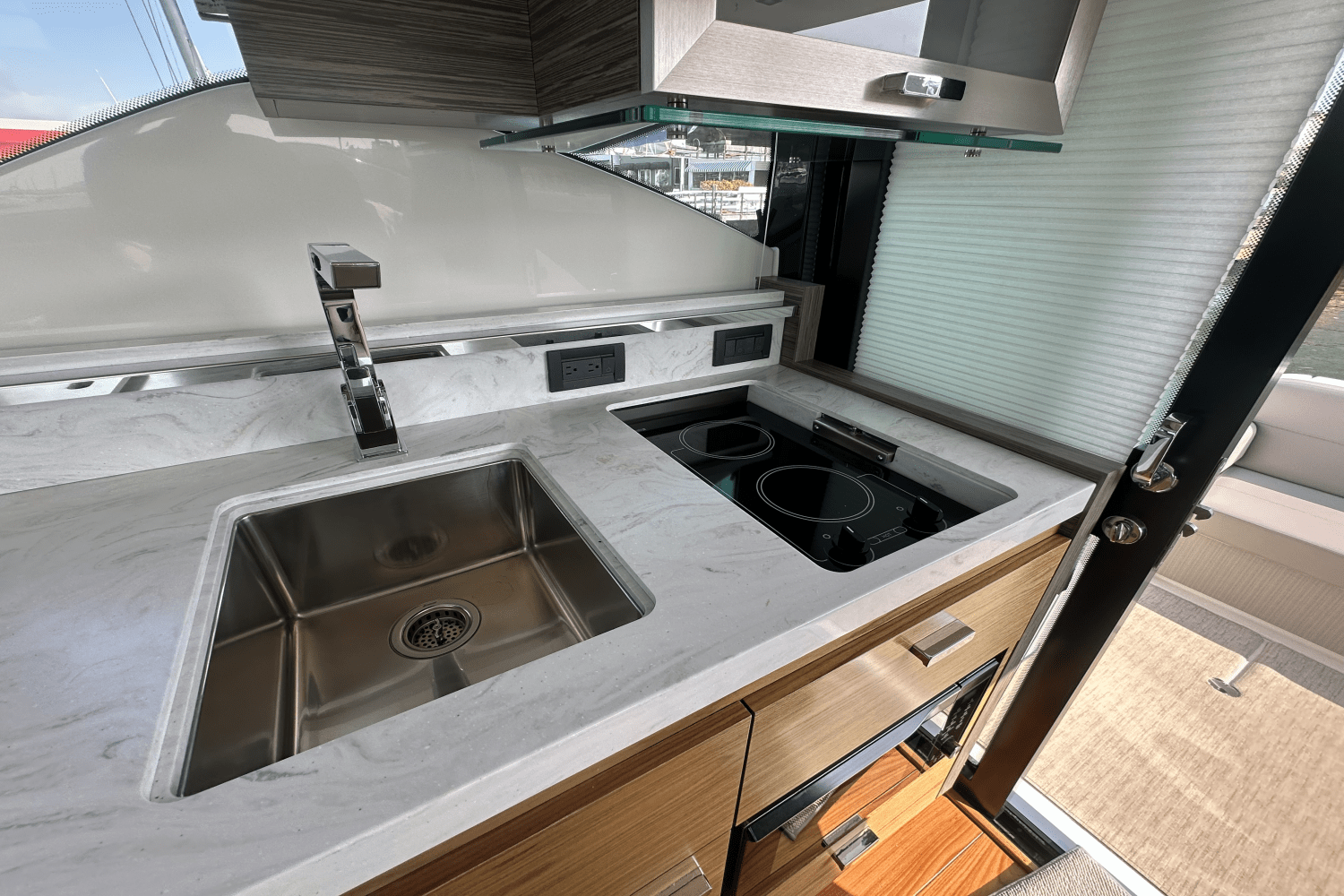 Slide: The Image of Tiara Yachts 39 COUPE 2020 - 5