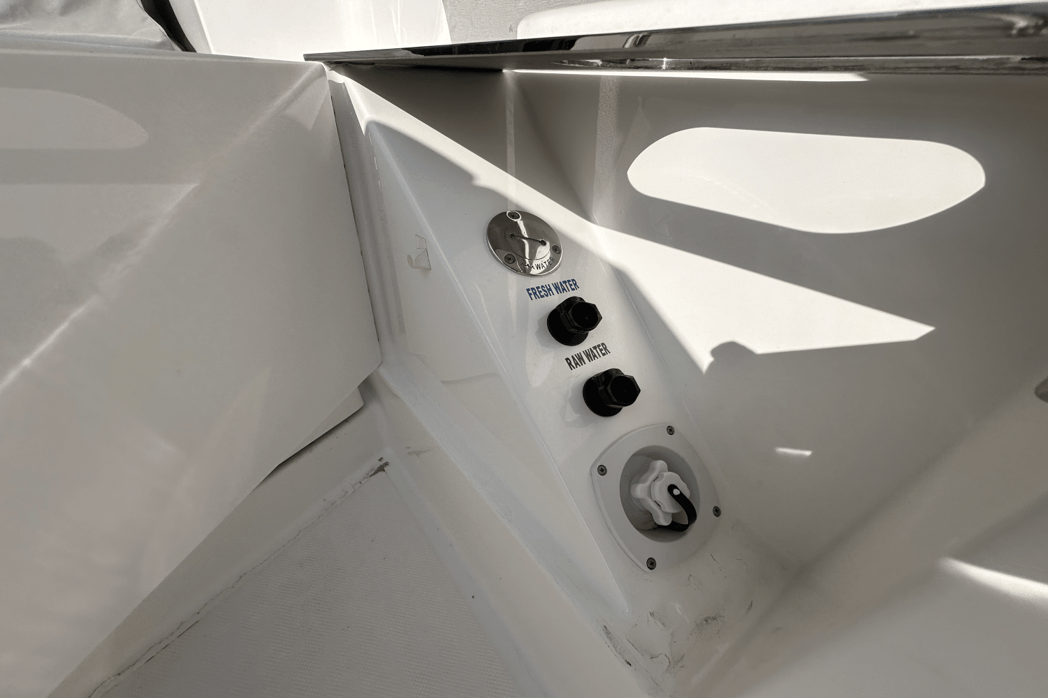 Slide: The Image of Tiara Yachts 39 COUPE 2020 - 8