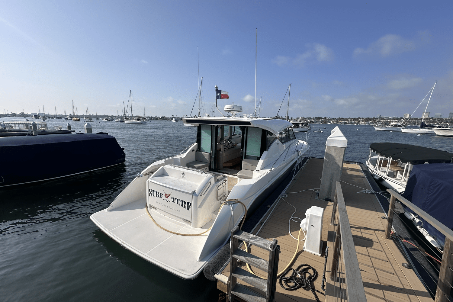 Slide: The Image of Tiara Yachts 39 COUPE 2020 - 9