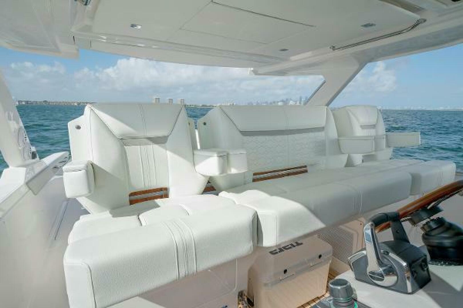 Slide: The Image of Tiara Yachts 43 2023 - 5238875