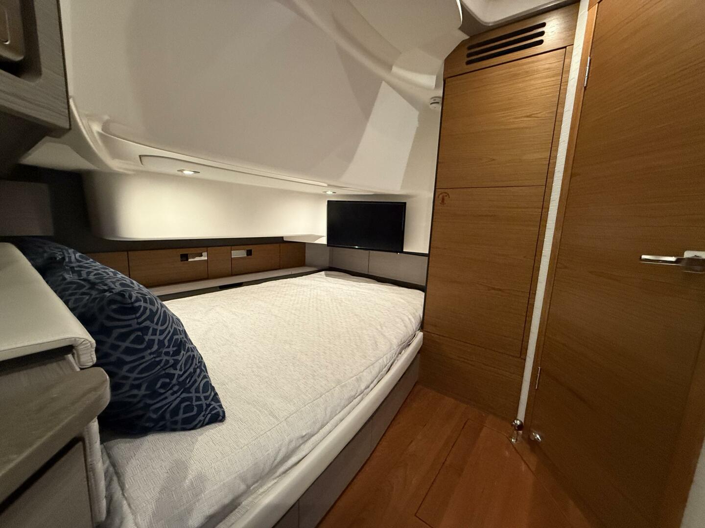 Slide: The Image of Tiara Yachts 43 2023 - 5396341
