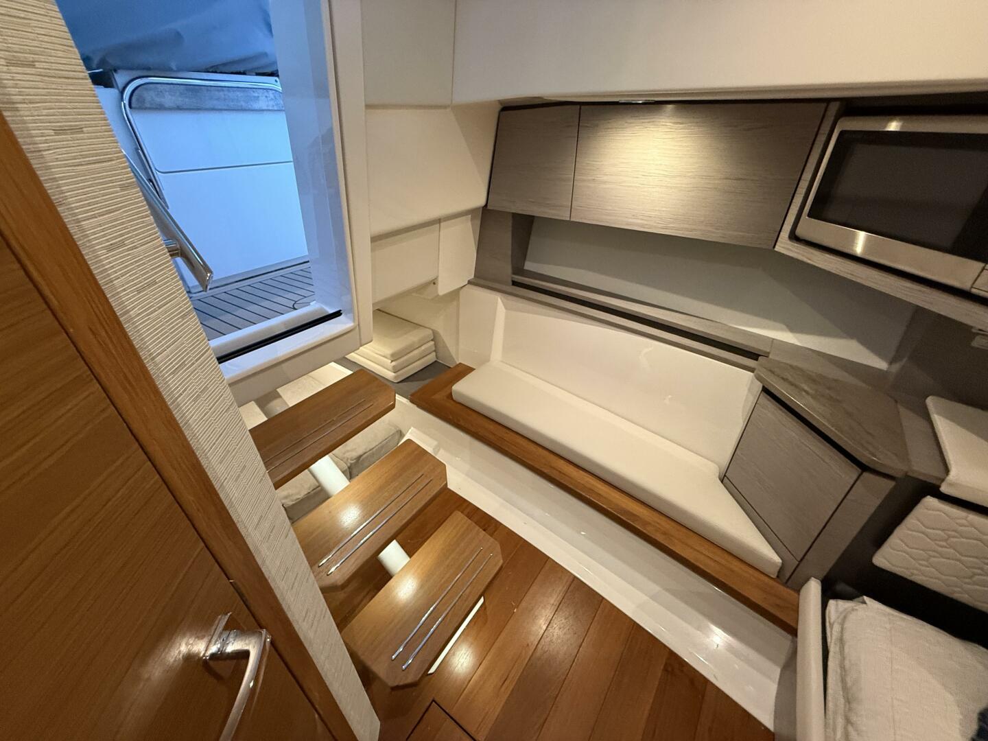 Slide: The Image of Tiara Yachts 43 2023 - 5396344