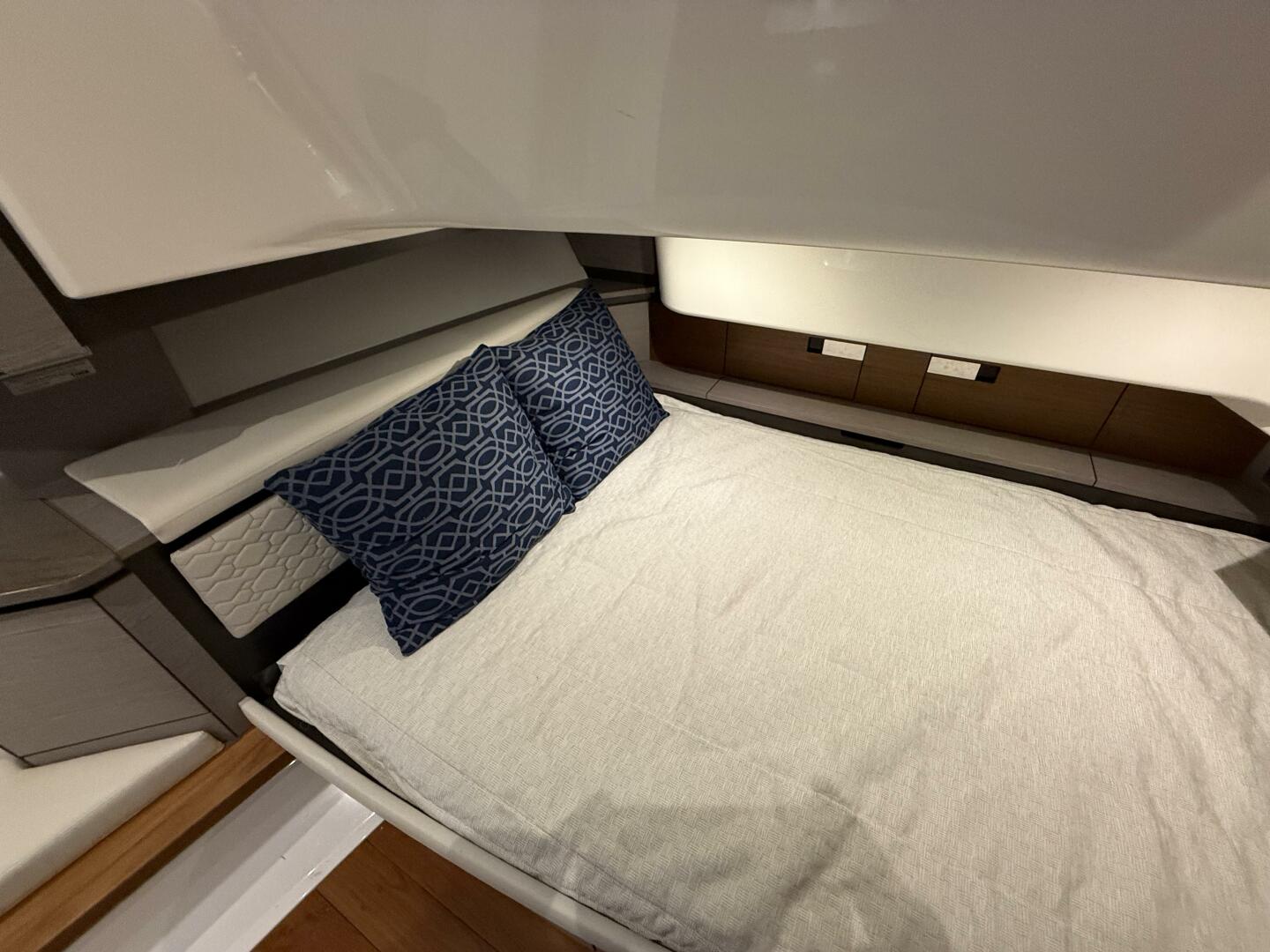 Slide: The Image of Tiara Yachts 43 2023 - 5396348