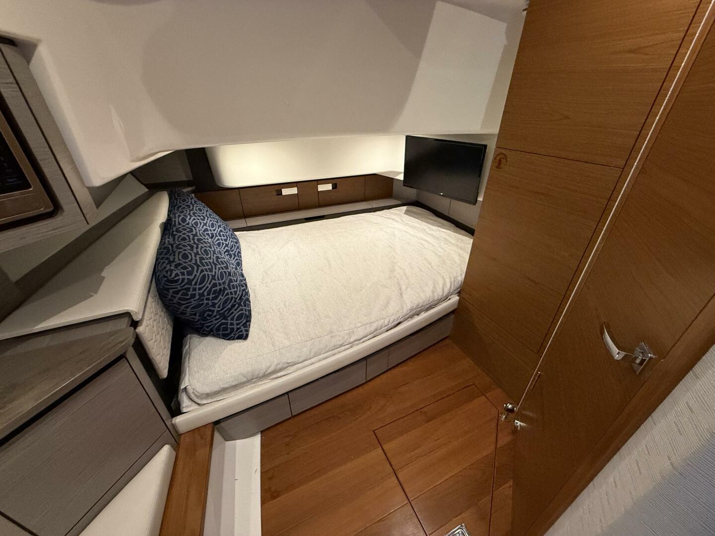 Slide: The Image of Tiara Yachts 43 2023 - 5396350
