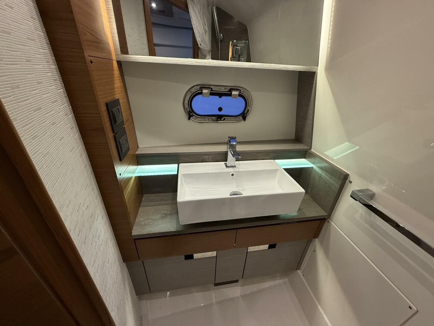 Slide: The Image of Tiara Yachts 43 2023 - 5396364