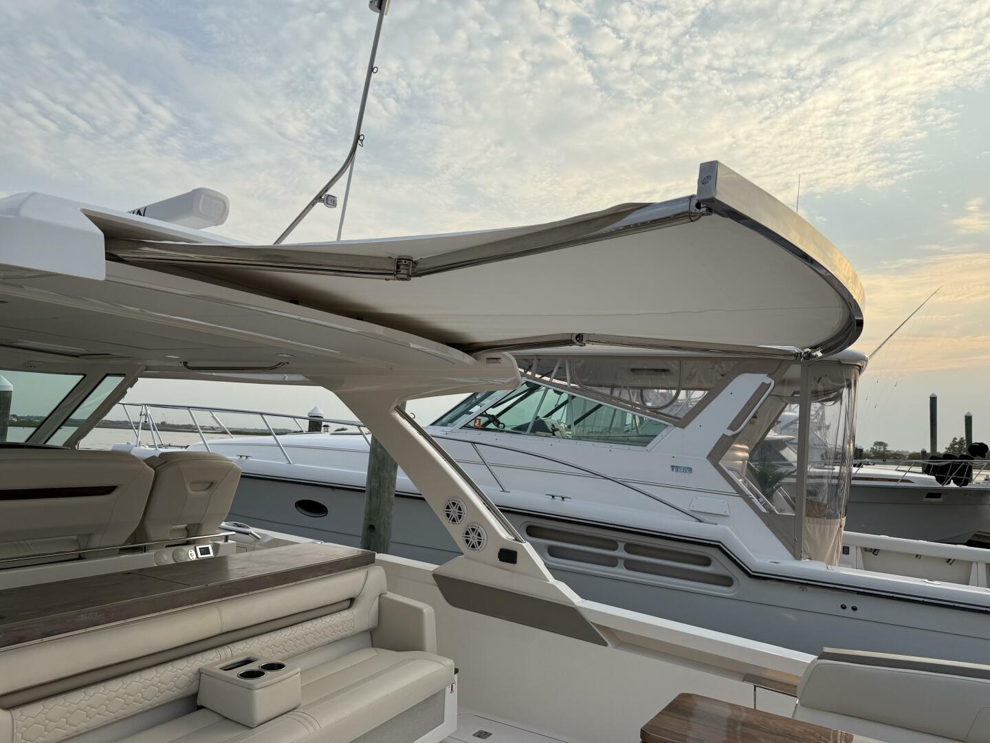 Slide: The Image of Tiara Yachts 43 2023 - 5396369
