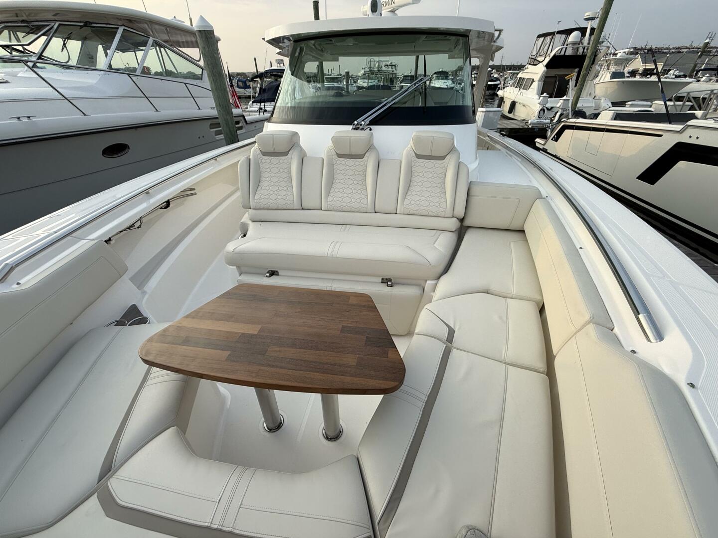 Slide: The Image of Tiara Yachts 43 2023 - 5396375