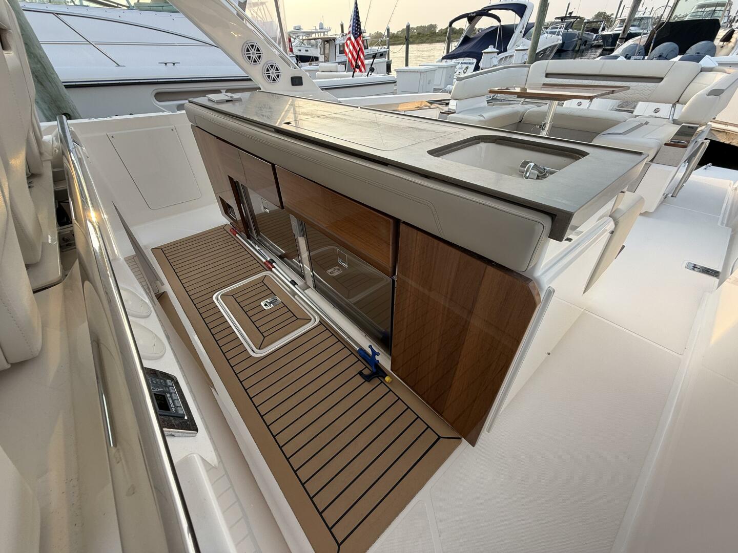 Slide: The Image of Tiara Yachts 43 2023 - 5396379