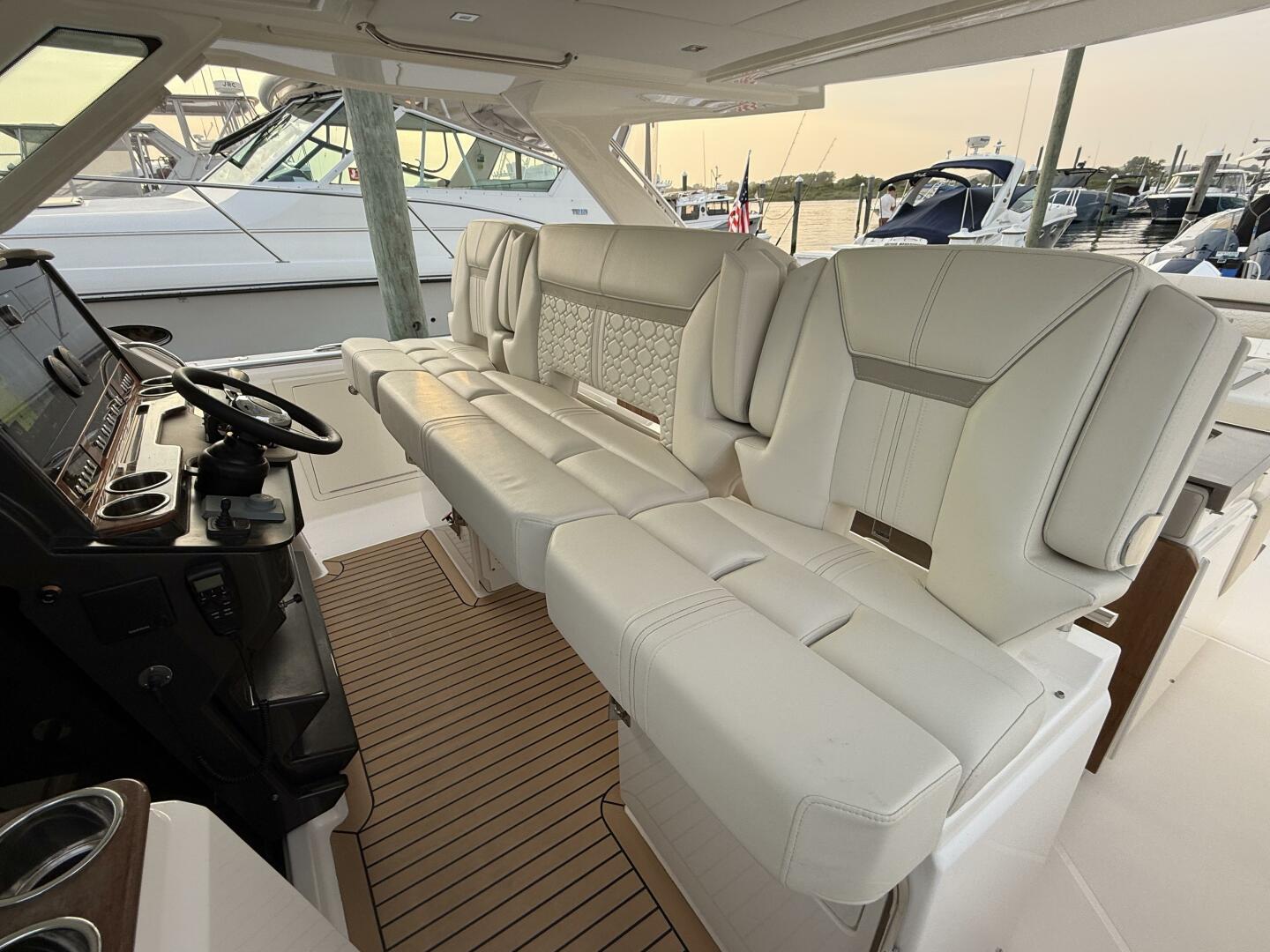 Slide: The Image of Tiara Yachts 43 2023 - 5396381