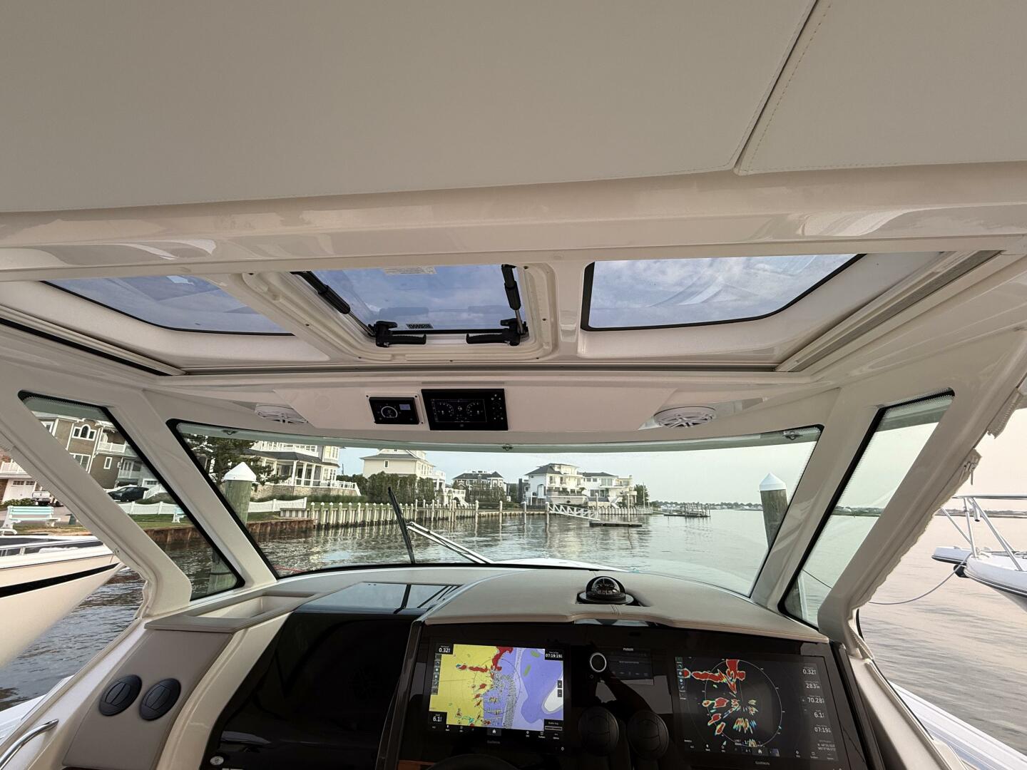 Slide: The Image of Tiara Yachts 43 2023 - 5396382