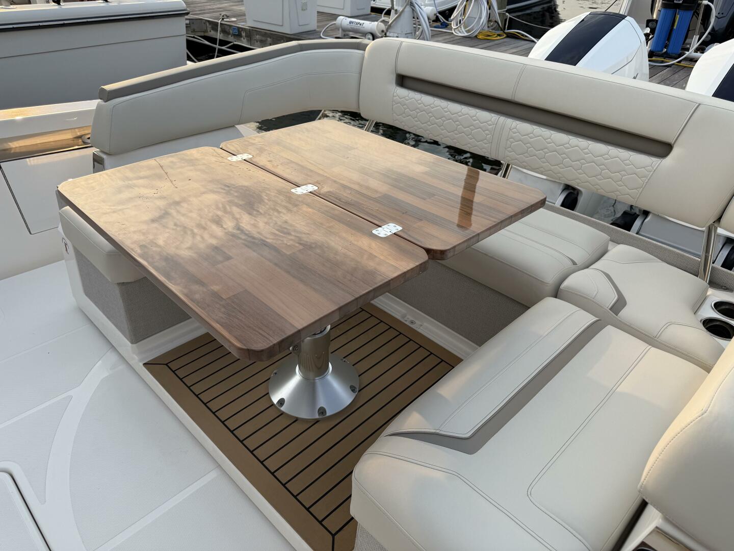 Slide: The Image of Tiara Yachts 43 2023 - 5396398