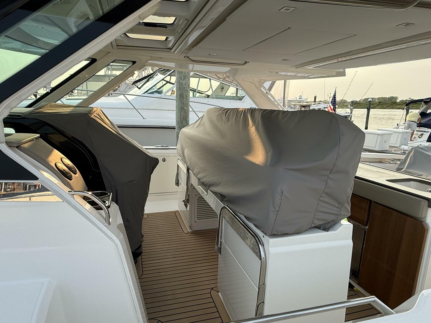 Slide: The Image of Tiara Yachts 43 2023 - 5396402