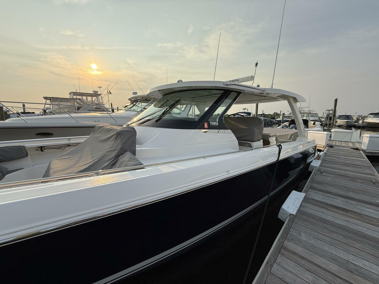 Slide: The Image of Tiara Yachts 43 2023 - 5396403