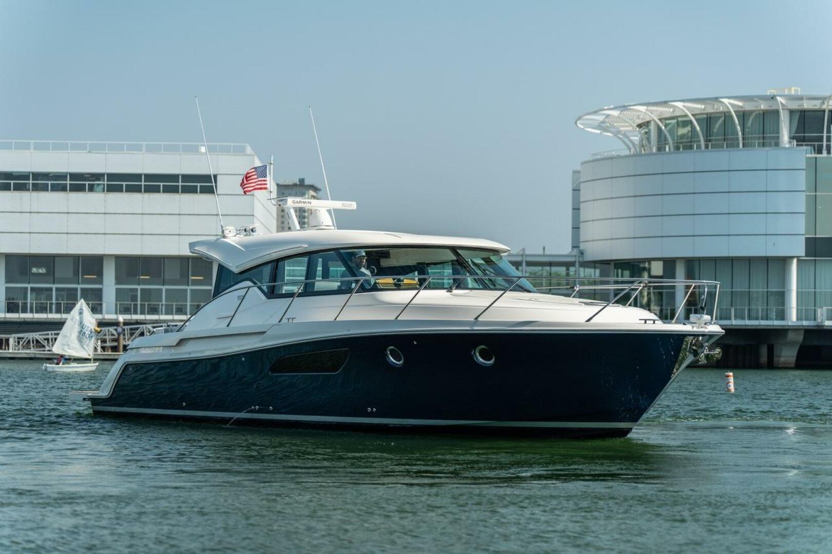 Slide: The Image of Tiara Yachts 44 Coupe 2017 - 5455368