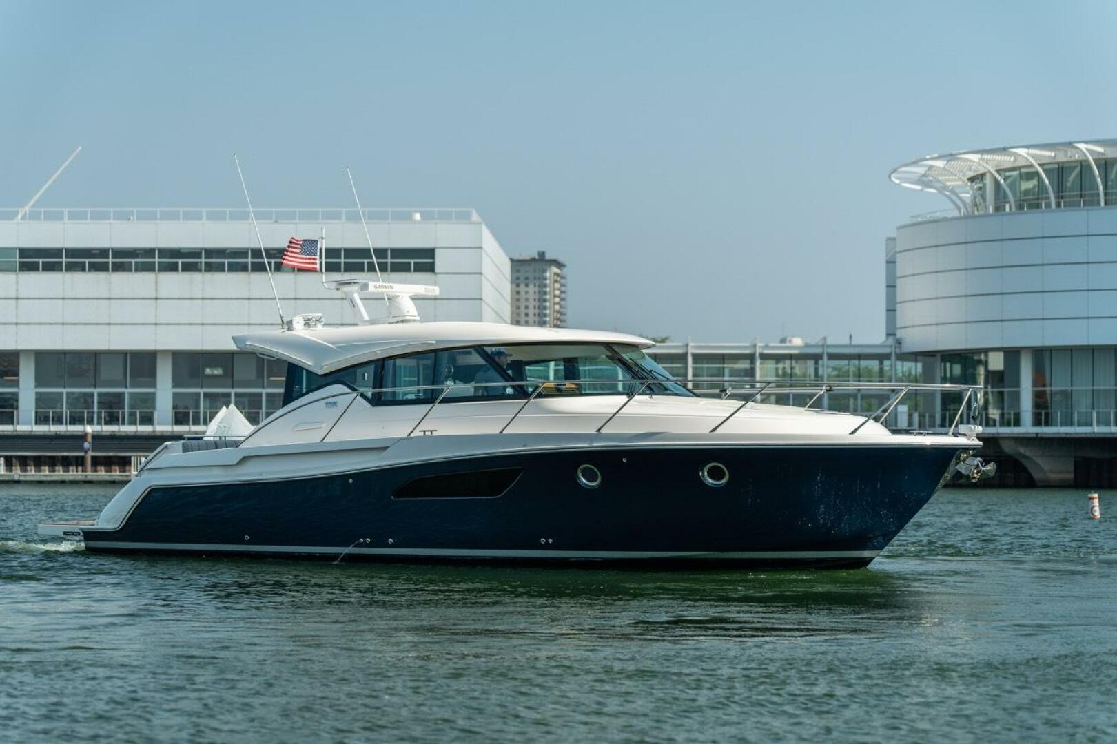 Slide: The Image of Tiara Yachts 44 Coupe 2017 - 5455369