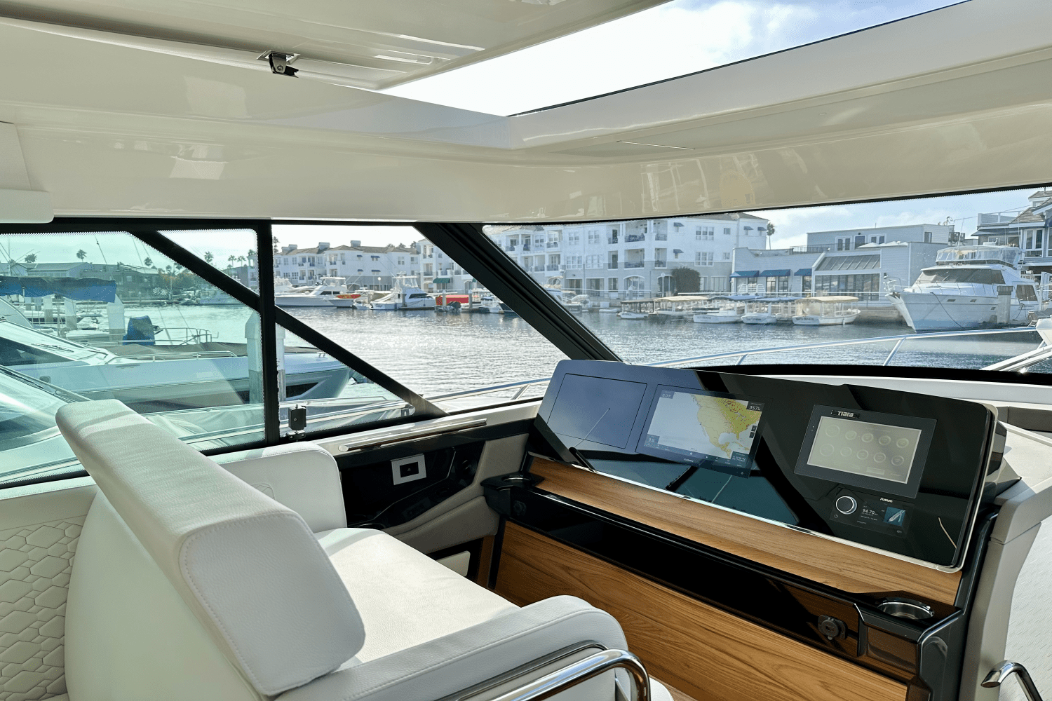 Slide: The Image of Tiara Yachts 48 LE 2025 - 27