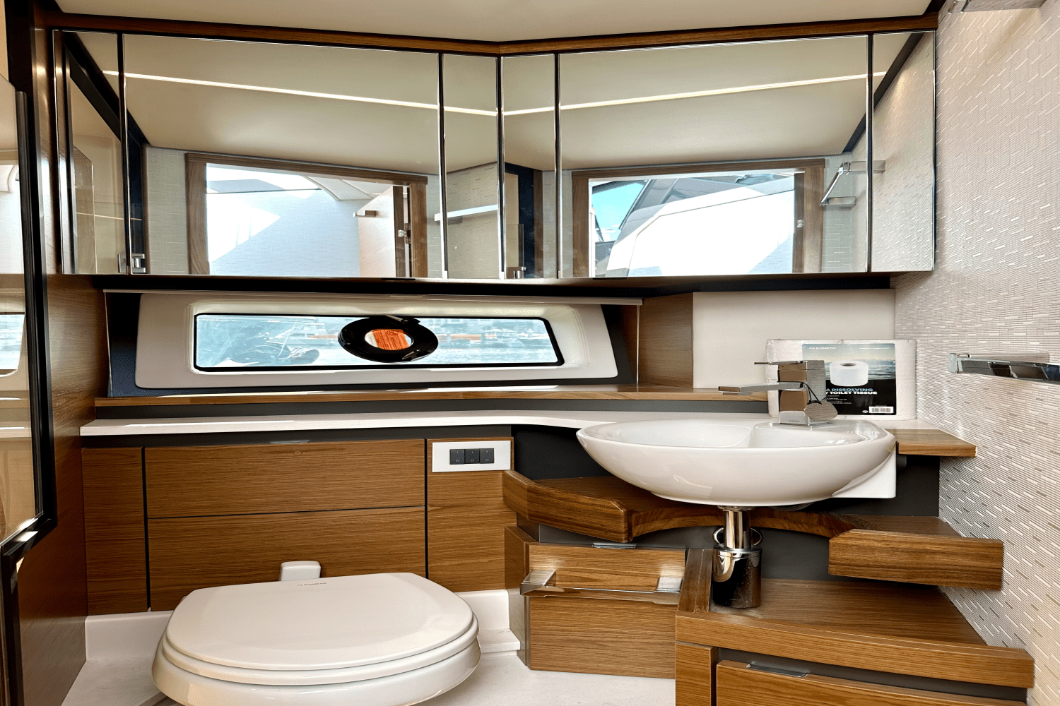 Slide: The Image of Tiara Yachts 48 LE 2025 - 40