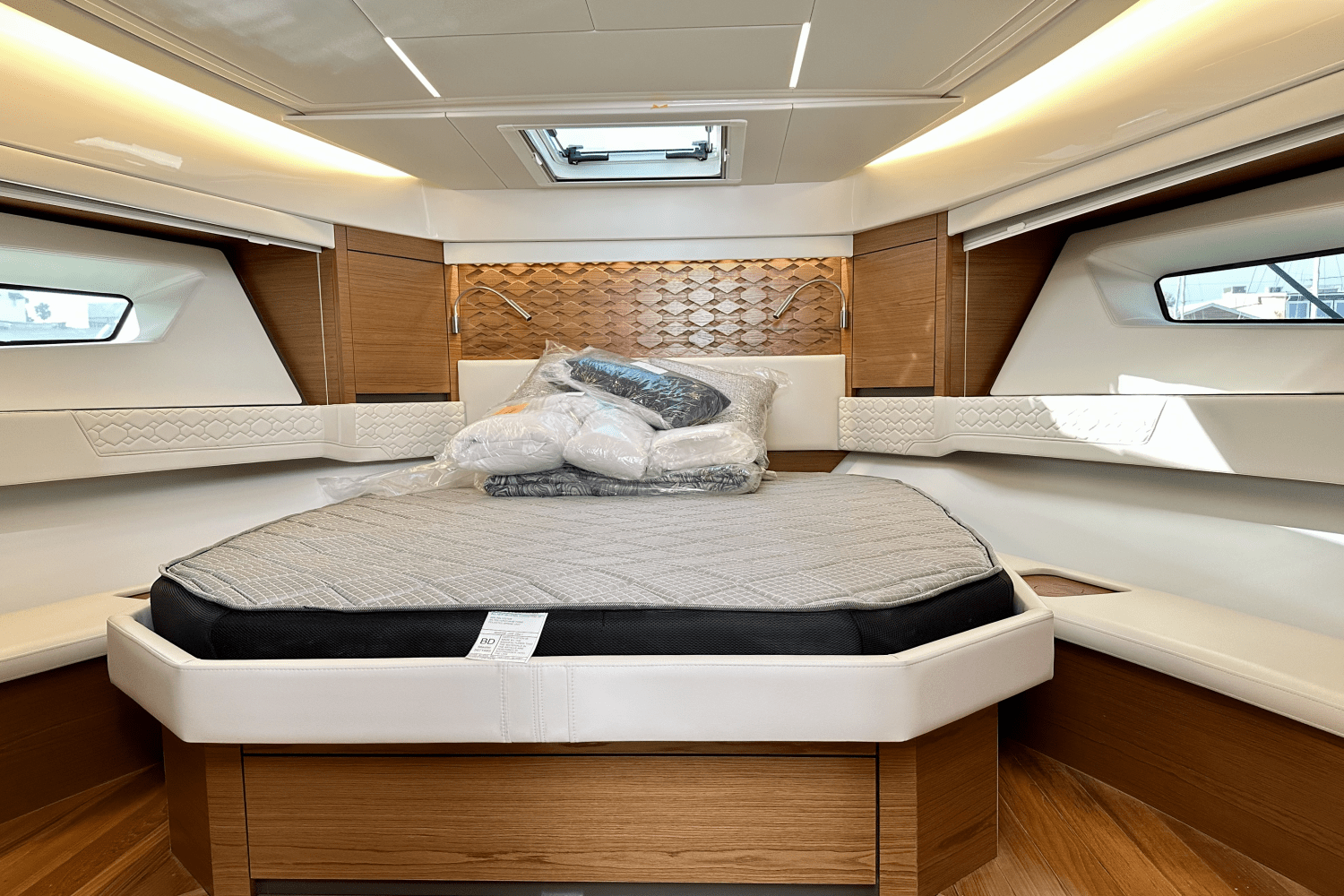 Slide: The Image of Tiara Yachts 48 LE 2025 - 43
