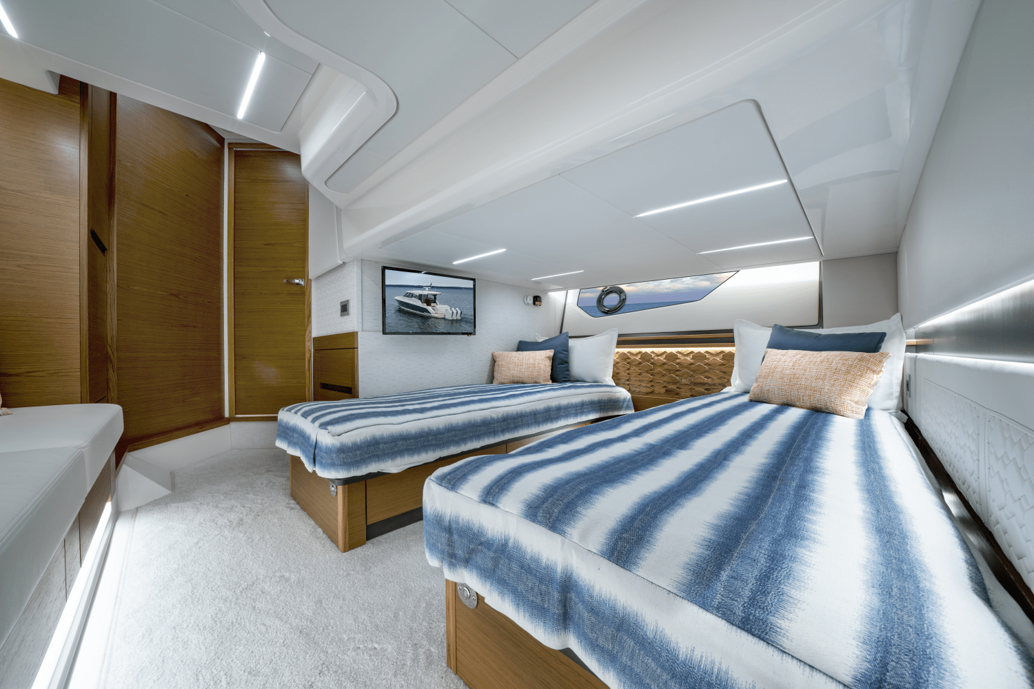 Slide: The Image of Tiara Yachts 48LE 2026 - 15