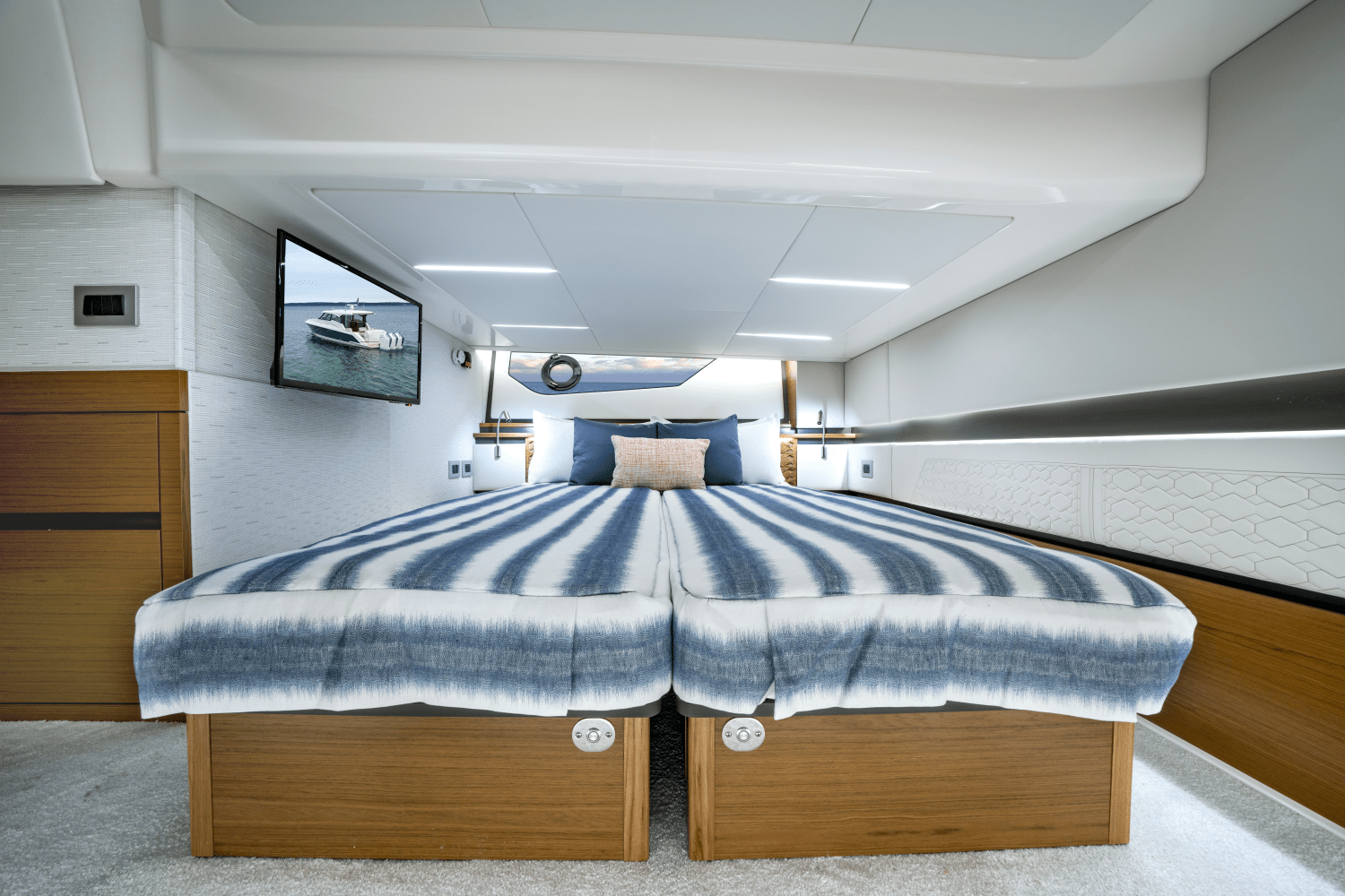 Slide: The Image of Tiara Yachts 48LE 2026 - 17