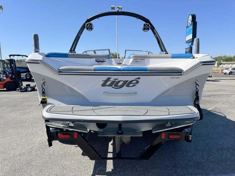 Slide: The Image of 2019 Tigé R21 boat rear view with swim platform and speakers. - 5