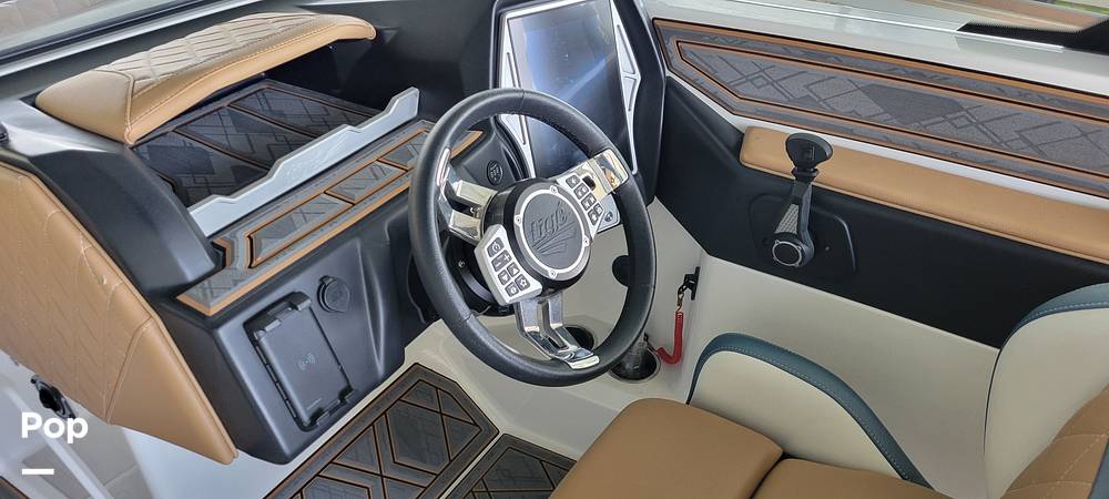 Slide: The Image of Tige 24 RZX 2022 - 15335563