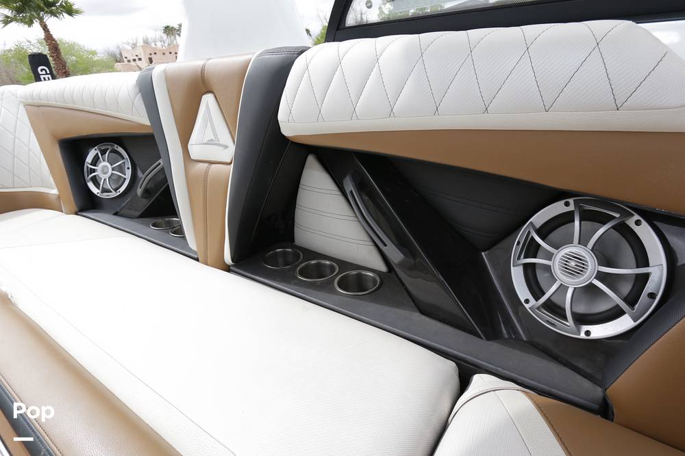 Slide: The Image of Cupholders and nice interior accents - 12120702