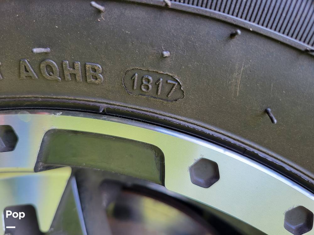Slide: The Image of Tire Date Code - 13914577