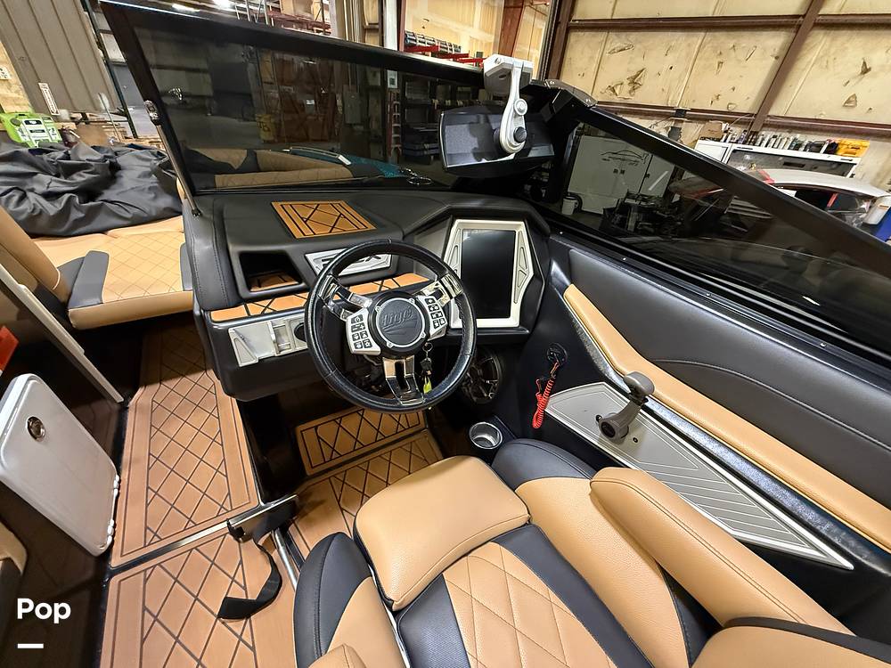 Slide: The Image of Tige RZX2 2018 - 15807826