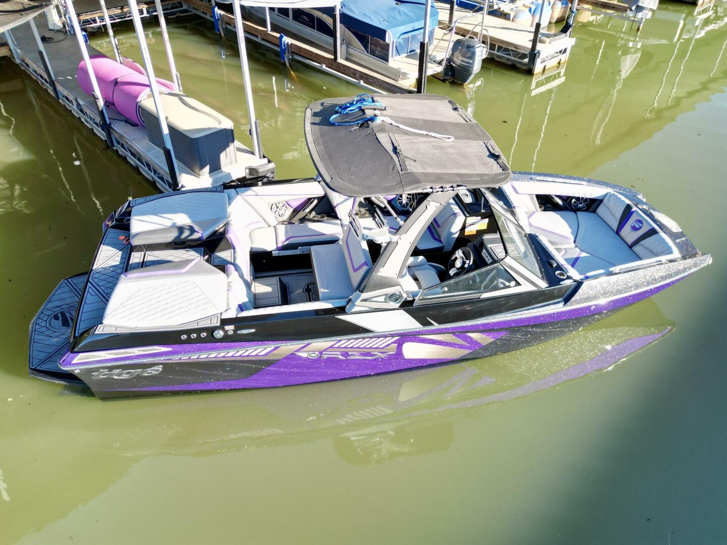 Slide: The Image of Tige RZX3 Wake & Surf Boat 2017 - 5323231