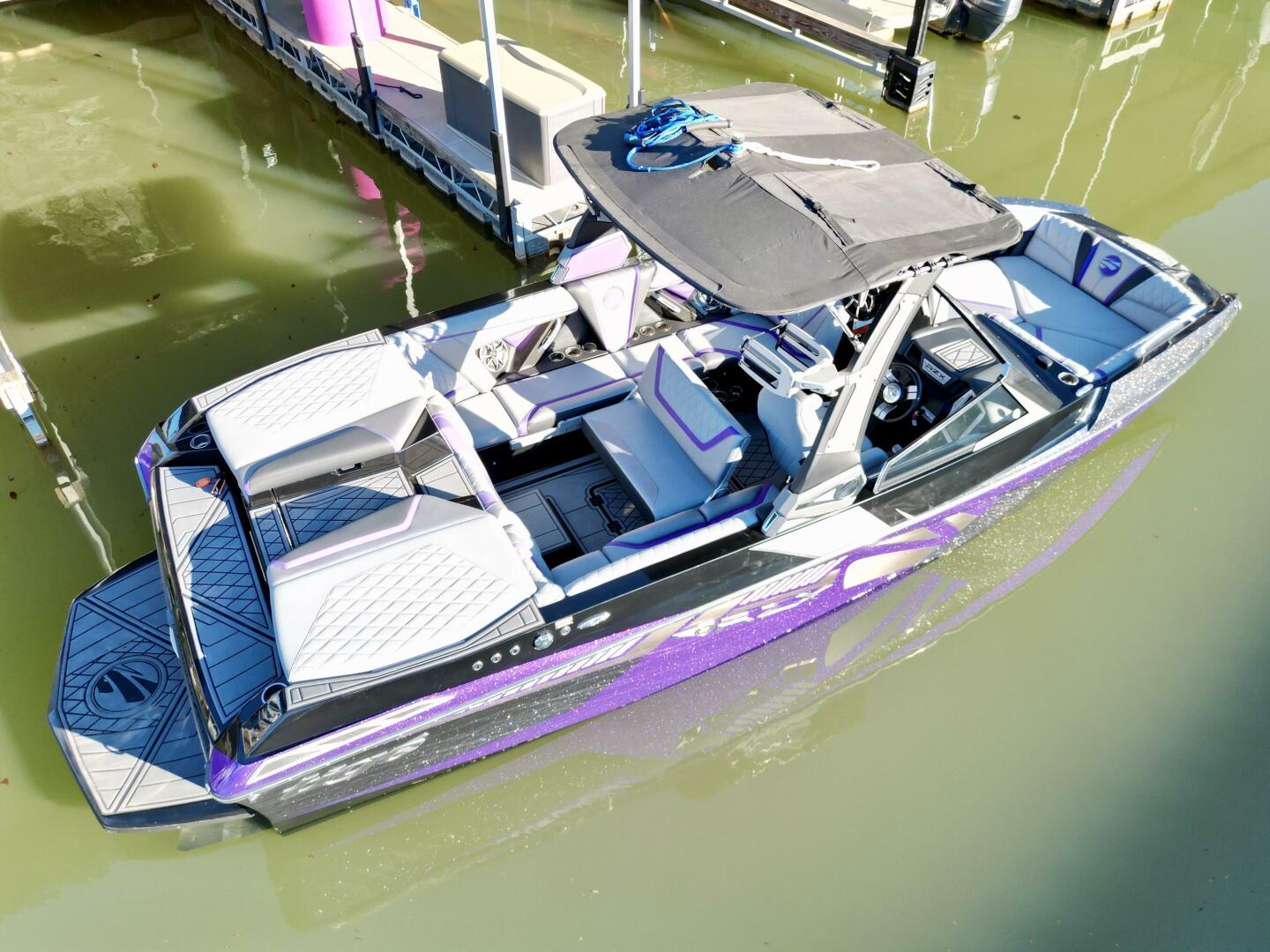 Slide: The Image of Tige RZX3 Wake & Surf Boat 2017 - 5323238