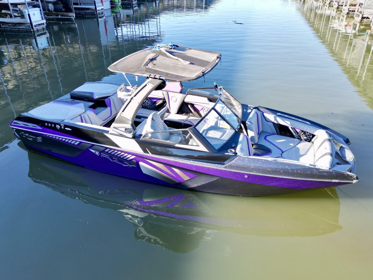 Slide: The Image of Tige RZX3 Wake & Surf Boat 2017 - 5323240