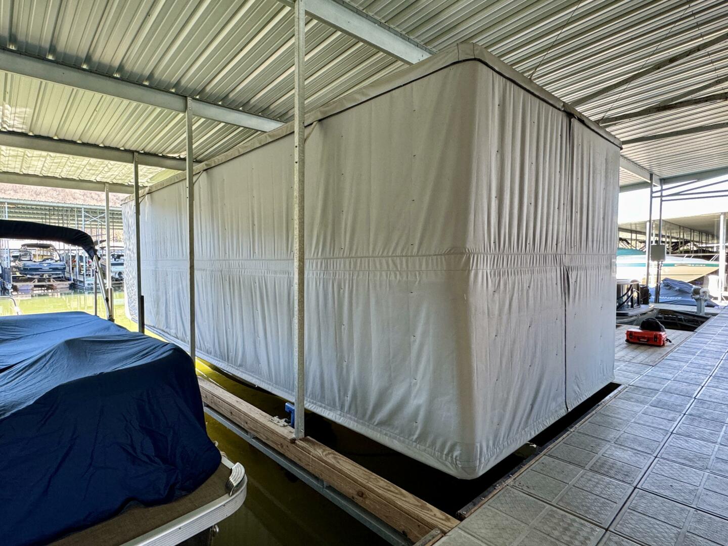 Slide: The Image of Tige RZX3 Wake & Surf Boat 2017 - 5323241