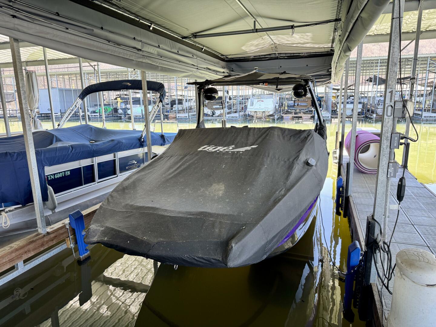 Slide: The Image of Tige RZX3 Wake & Surf Boat 2017 - 5323248